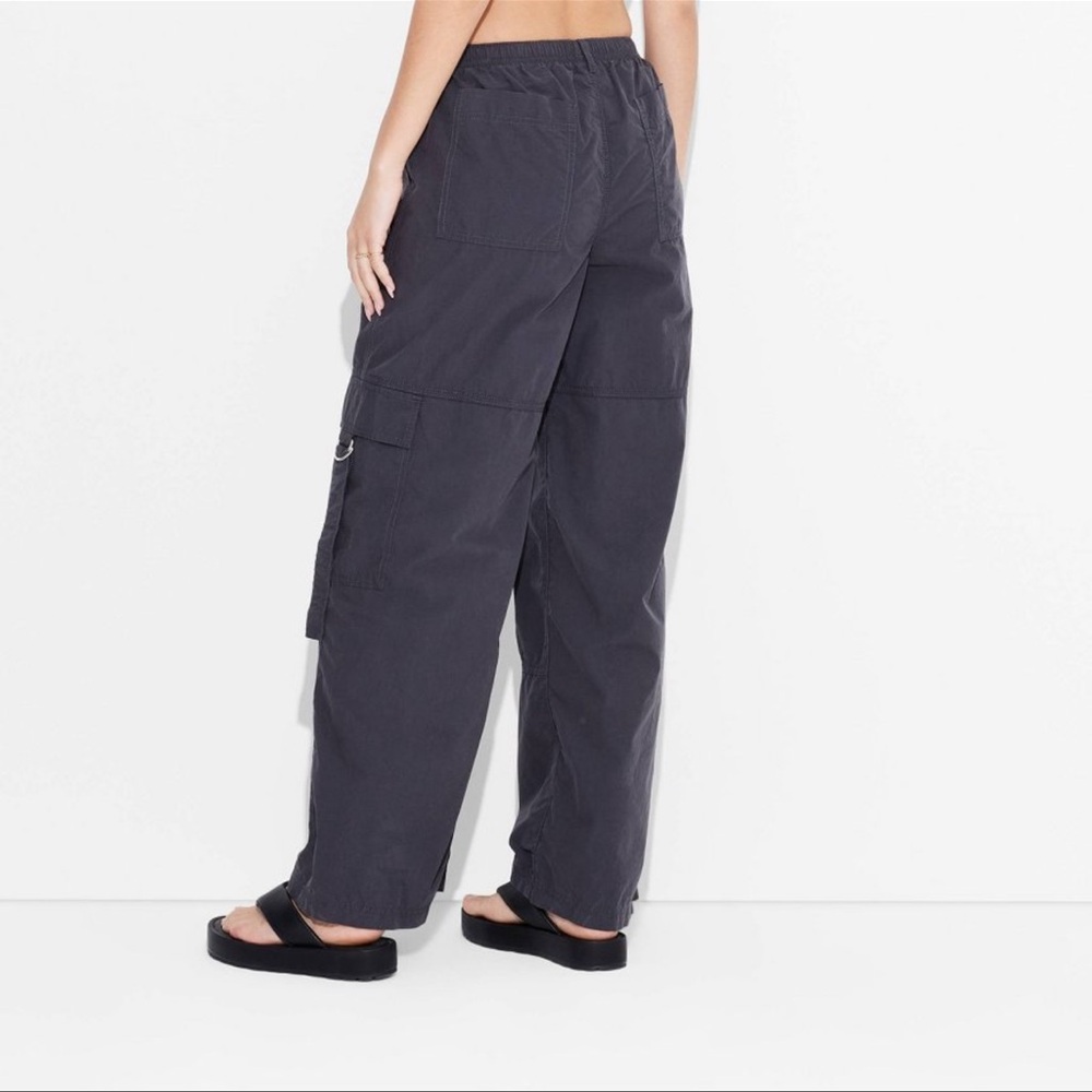 Mid-Rise Wide Leg Cargo Pants - XS in black
